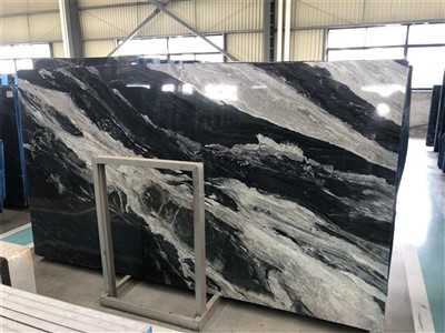 שיש שחור עם ורידים לבנים