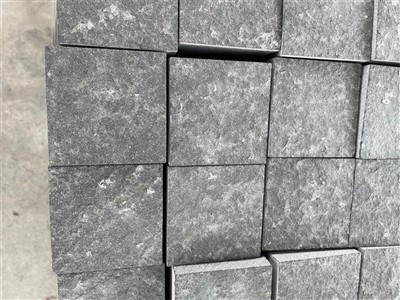 מרצפות קוביות גרניט